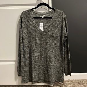 American Eagle Loose Fitting Grey Long Sleeve Shirt, size Medium, NWT.